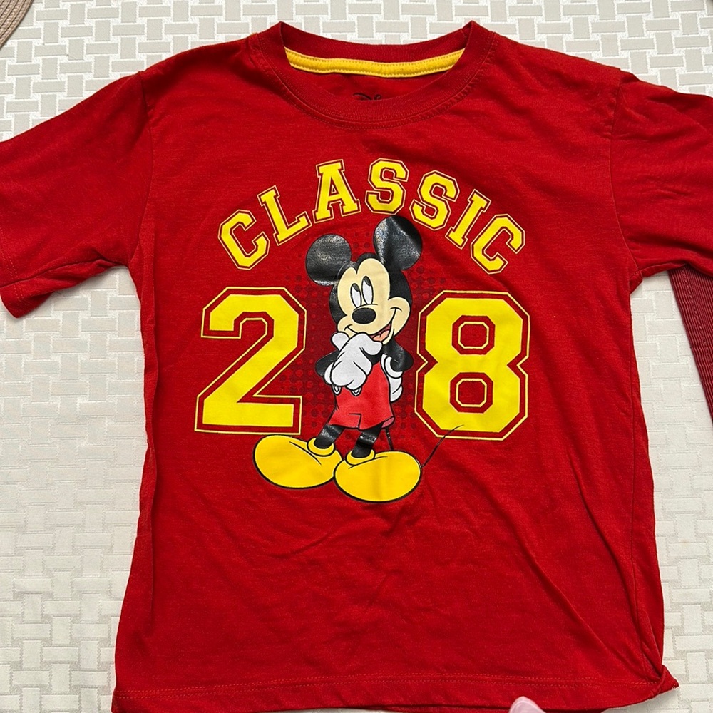 Mickey Mouse red graphic tee in size 7. Red color and in great condition!
